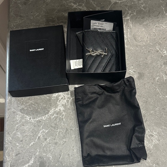 Yves Saint Laurent Black Quilted Leather Wallet - Picture 3 of 7